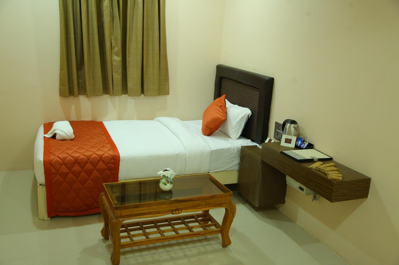 Tiruvannāmalai Athena Hotel מראה חיצוני תמונה